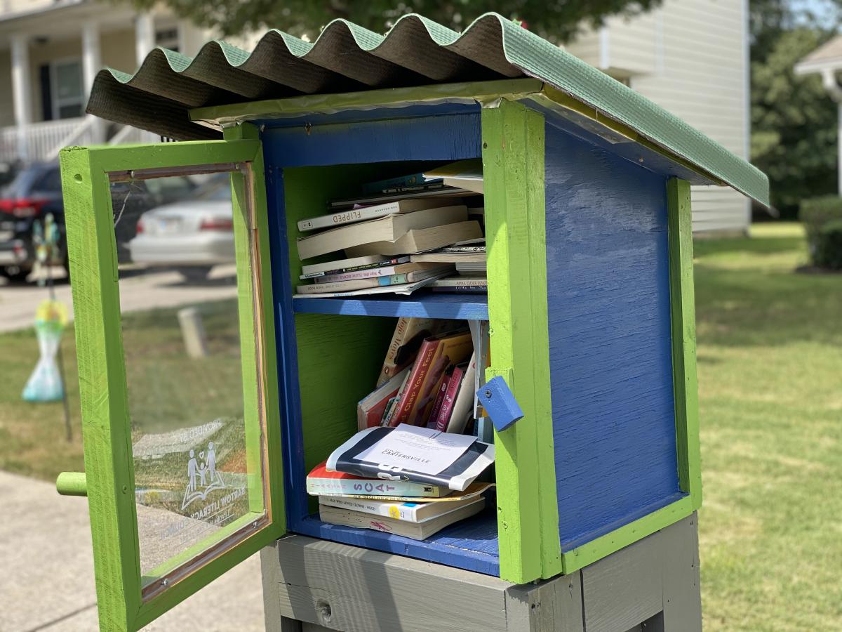 Crestbrook Drive - Little Library